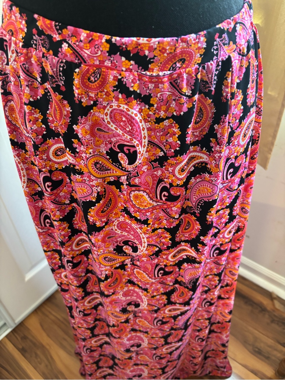 Jessica London Women’s Pink and Black Paisley Maxi Skirt